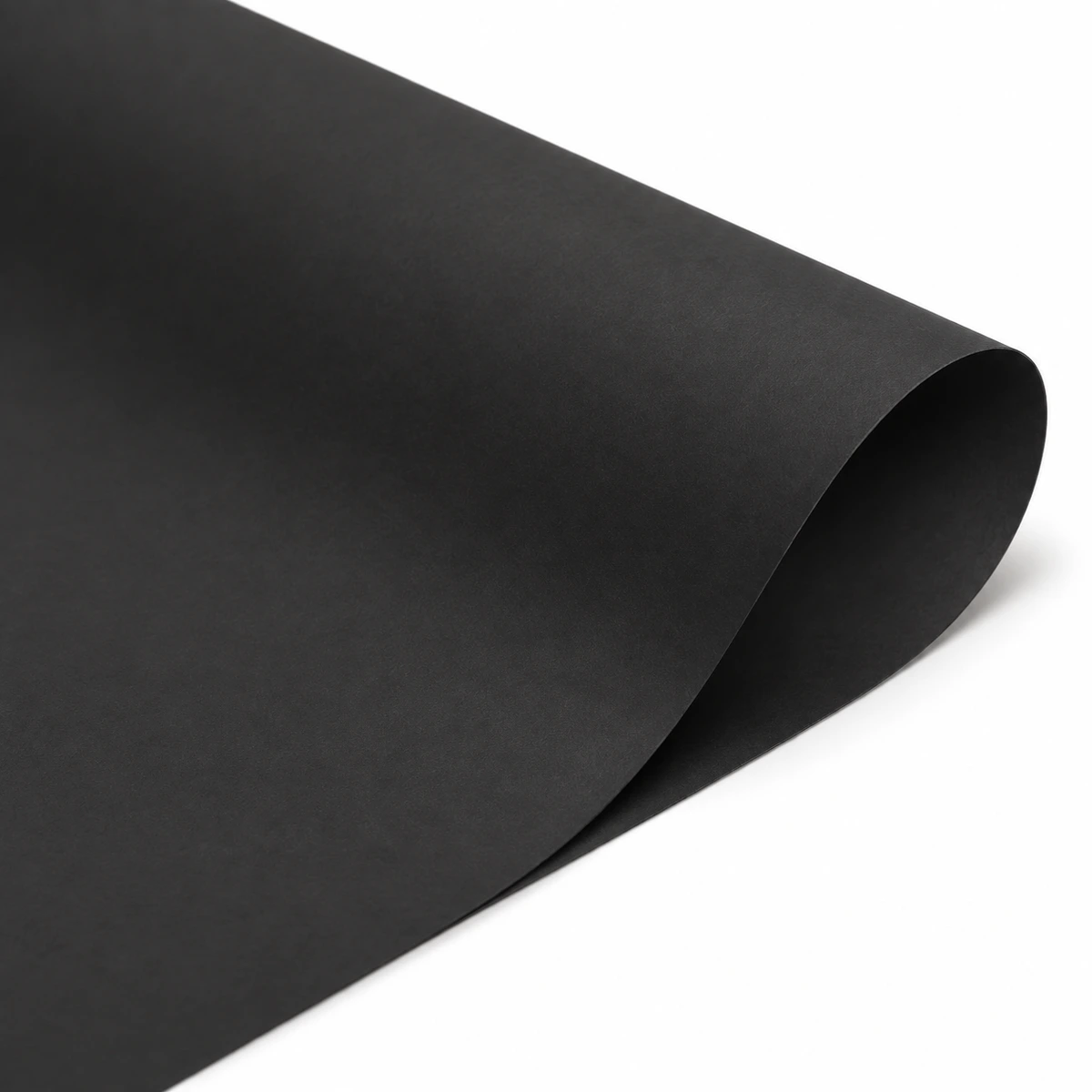 Detalle del acabado y del borde del Papel Iris negro de 80 g
