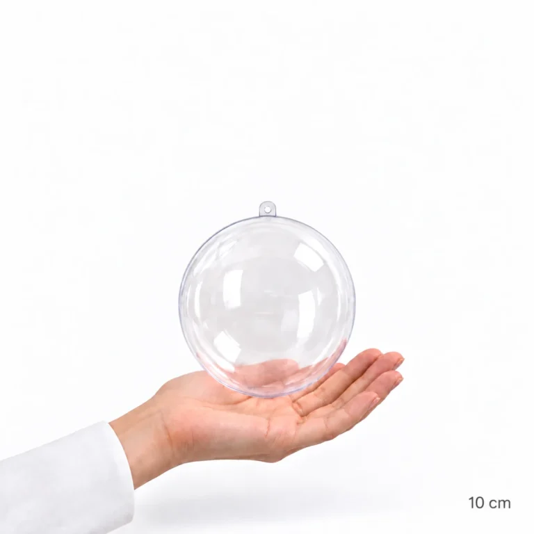 Esfera acrílica transparente de 10 cm sobre una mano como referencia visual de tamaño